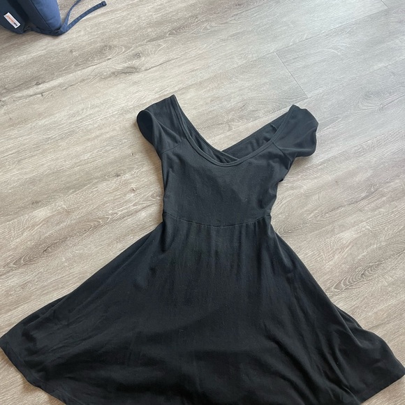 Brandy Melville Bethan Dress - Picture 4 of 5